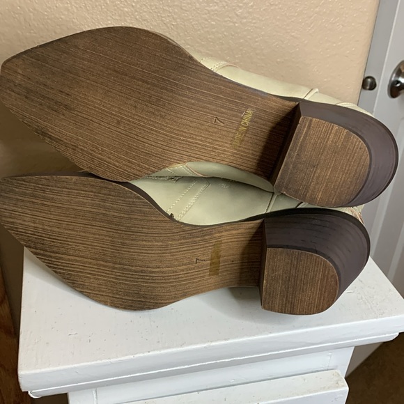 Western tan laser cut glittery short boots NEW in box - Picture 6 of 8